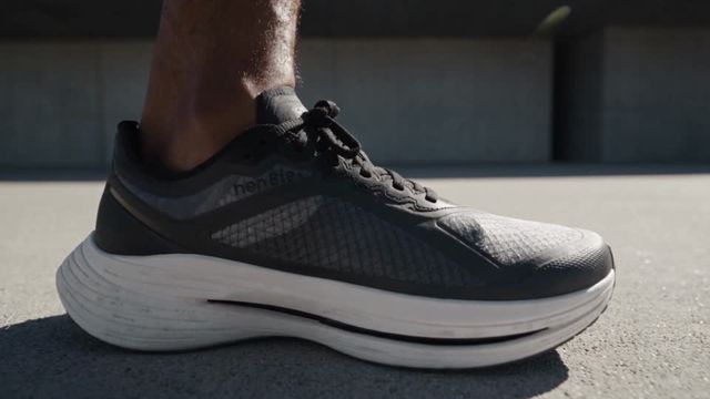 Fashion and sport ad: Stride