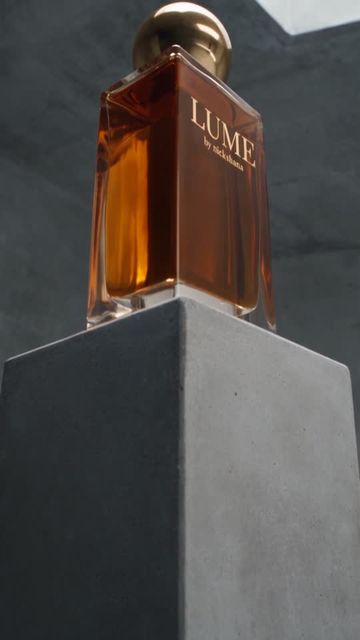 Fragrance ad: The plinth